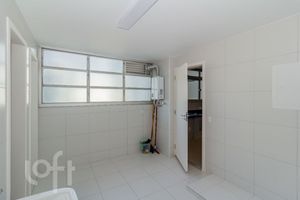 Image 31 - 879895