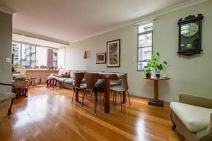 Image 3 - 879897