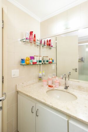 Image 9 - 879897