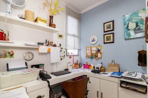 Image 11 - 879897