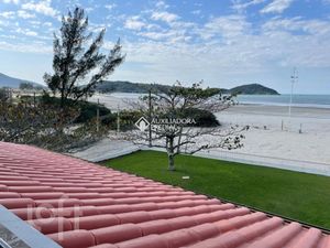 Image 10 - 879898