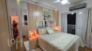 Image 6 - 879900