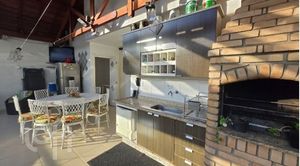 Image 14 - 879900