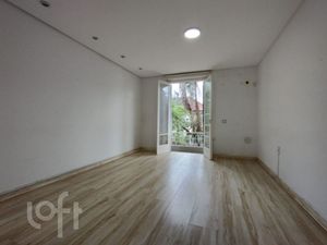 Image 11 - 879905