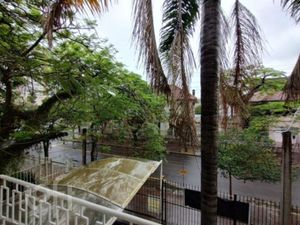 Image 9 - 879905