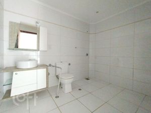 Image 13 - 879905