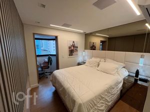 Image 8 - 879913
