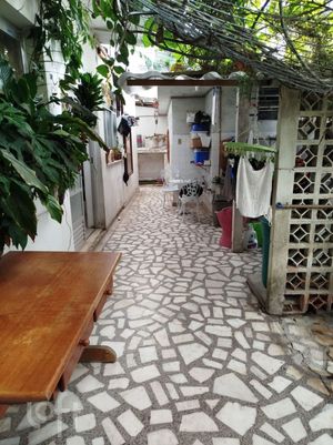 Image 28 - 879924