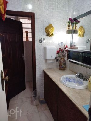 Image 19 - 879924
