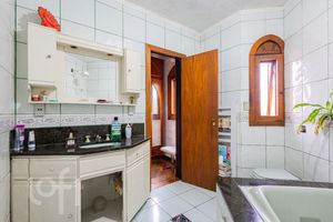 Image 19 - 879926