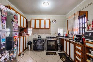 Image 8 - 879926