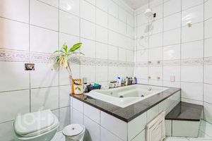 Image 18 - 879926