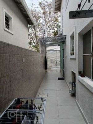 Image 6 - 879928