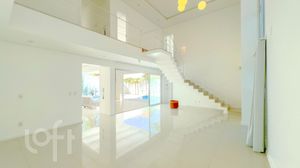Image 4 - 879932