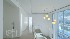 Image 32 - 879932