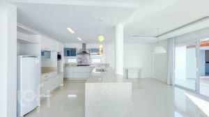 Image 1 - 879932