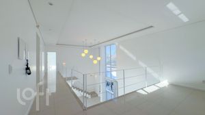 Image 31 - 879932