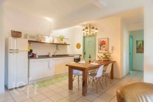 Image 8 - 879936