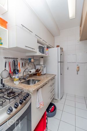 Image 18 - 879937