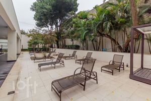Image 33 - 879937