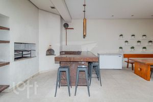 Image 22 - 879937