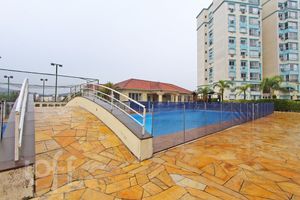 Image 6 - 879940