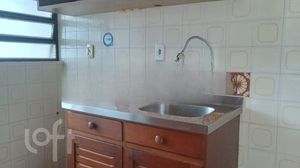 Image 4 - 879945