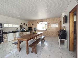 Image 20 - 879947