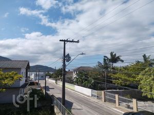 Image 6 - 879947