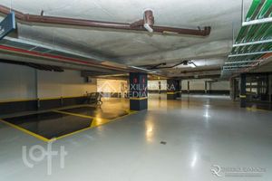 Image 24 - 879949