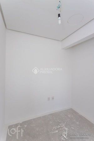 Image 33 - 879949