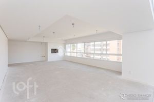 Image 5 - 879949