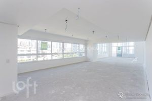 Image 7 - 879949