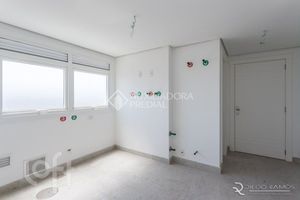 Image 30 - 879949