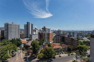 Image 8 - 879949