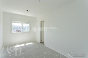 Image 38 - 879949