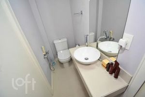 Image 32 - 879951