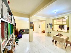 Image 18 - 879958