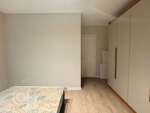 Image 15 - 879971