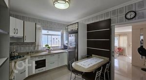Image 4 - 879974