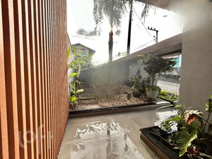 Image 16 - 879977