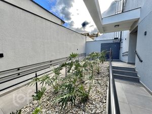 Image 11 - 879977