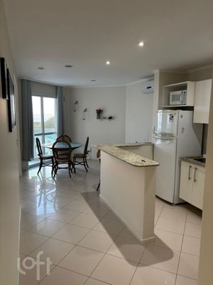 Image 10 - 879978