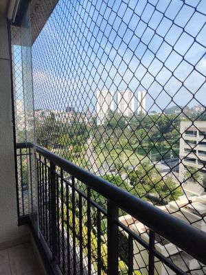 Image 5 - 879979