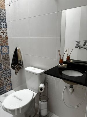 Image 8 - 879980