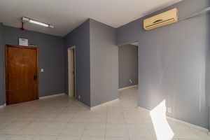 Image 1 - 879981