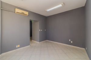 Image 9 - 879981