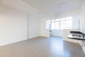 Image 7 - 879988