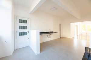Image 9 - 879988