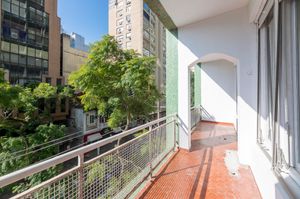 Image 10 - 879988